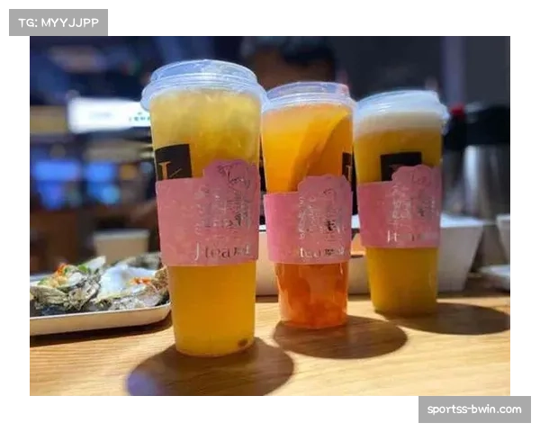 特雷·杨推出全新品牌饮品 致敬詹姆斯影响力扩展商业版图 特雷·杨推出全新品牌饮品 致敬詹姆斯影响力扩展商业版图
